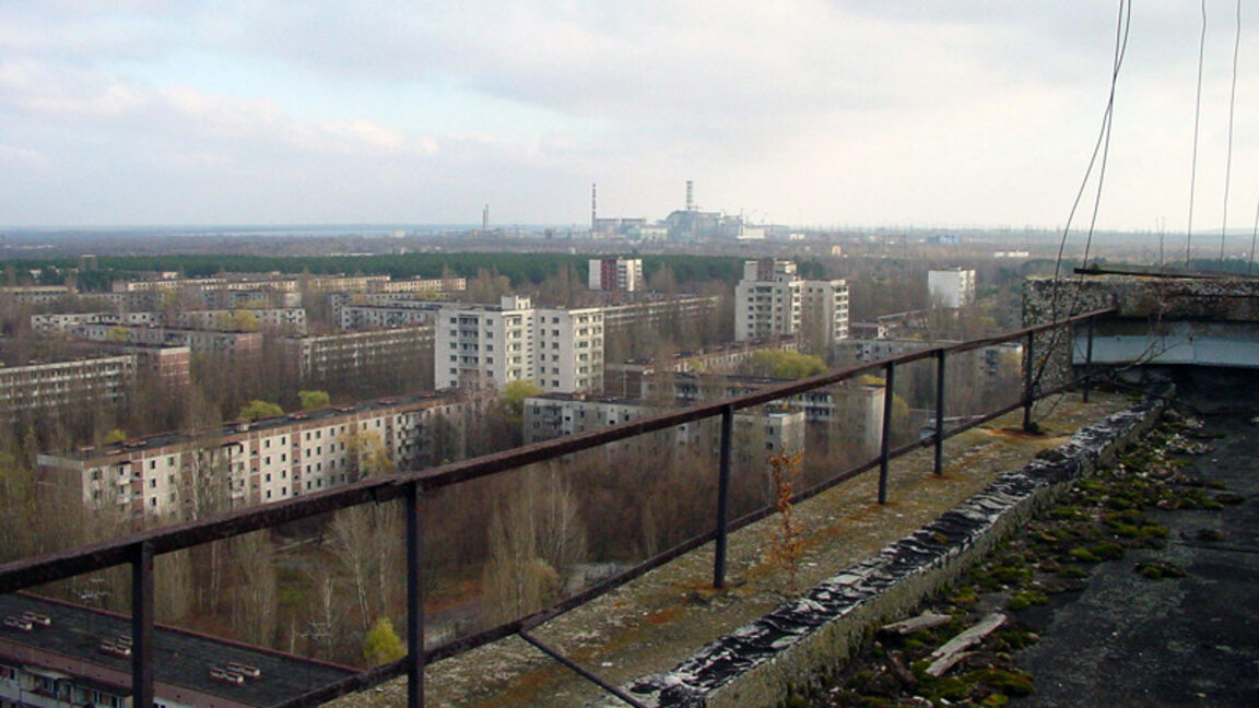 Гледка към Чернобил от град Припят