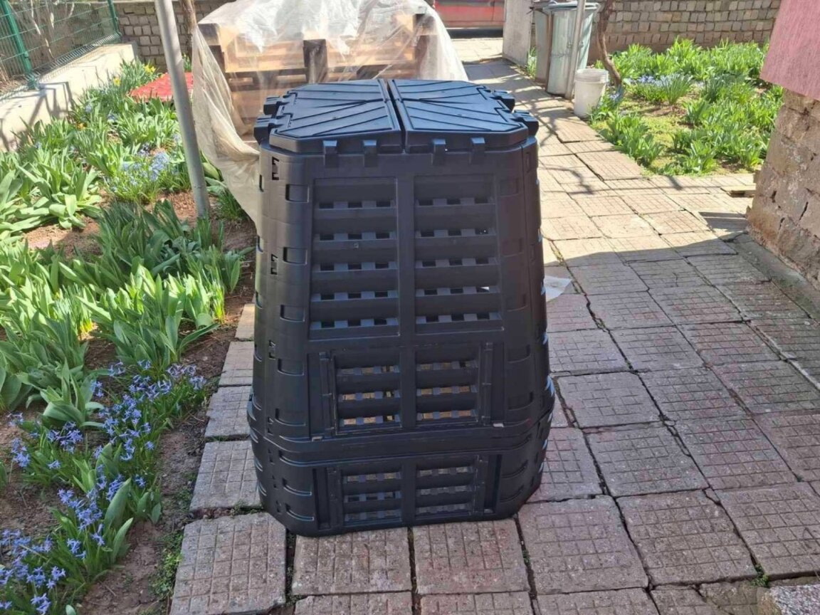 Съдовете са с обем до 740 л. и са лесни за сглобяване и употреба