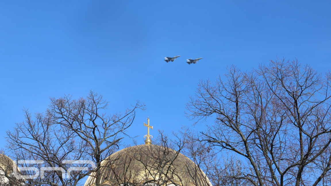 F-16 над София