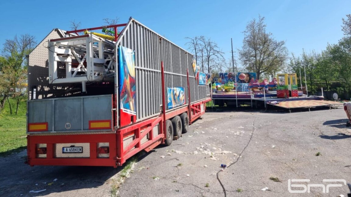Разглобяват съоръженията от лунапарка в Ямбол, където пострадаха клиенти