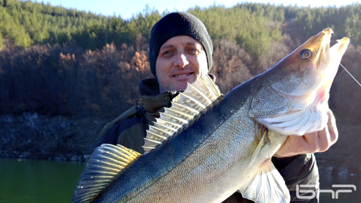 Каракуда и червеноперка радват рибарите в Кърджали