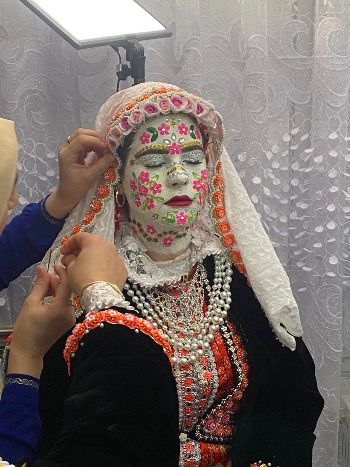 ТВ екип от Азия снима филма за традициите в Рибново