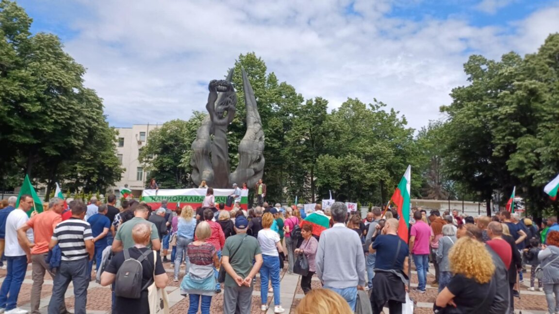 Хиляди излязоха в защита на българския лев в Пловдив