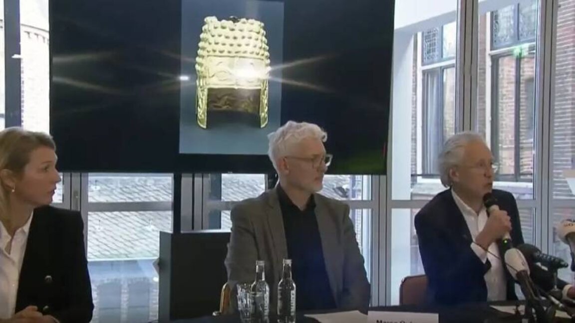 Drentz Müzesi müdürü Harry Tupan (ortada) :“Assen'deki Drentz Müzesi ve Bükreş'teki Romanya Ulusal Tarih Müzesi için kara bir gün” dedi