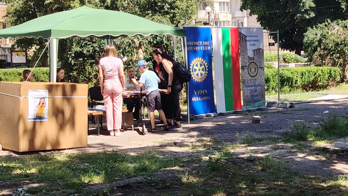 Кампанията "Замени пластмаса за книга“ се проведе във Видин