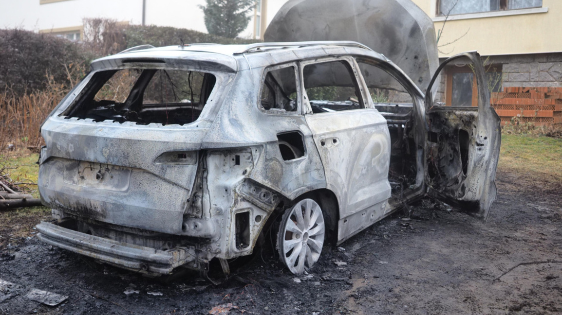 Колеги се събират пред дома на кмета на Бистрица