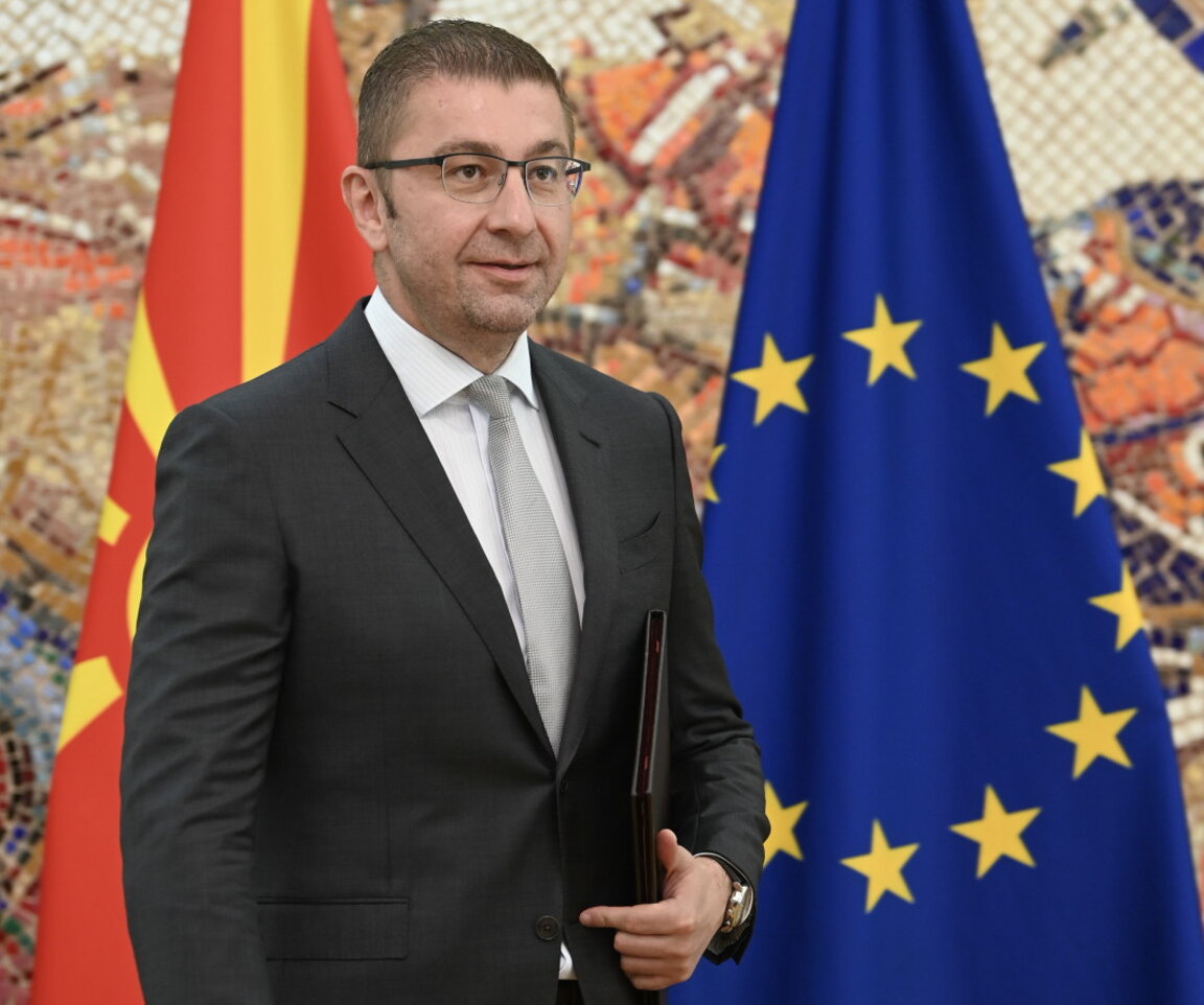 Мицкоски заяви, че докато е премиер, българите няма да бъдат вписани в конституцията на РСМ