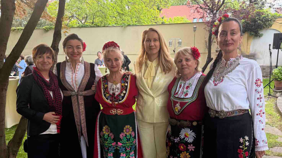 Болгары по всему миру почтили кириллицу различными инициативами