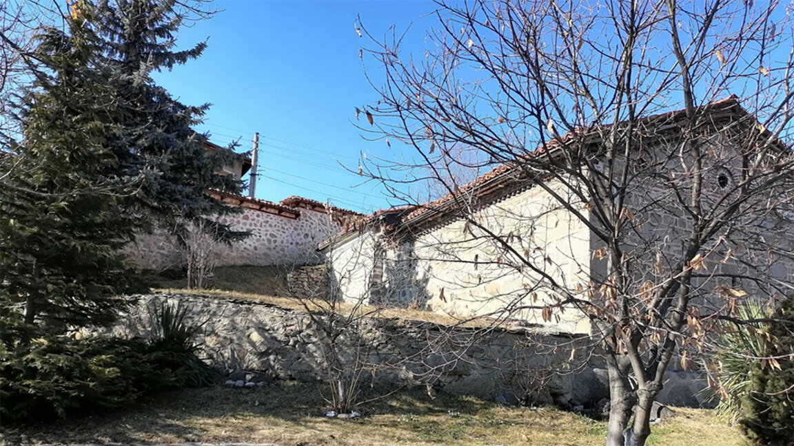 Një kishë unike në Dobërsko tërheq turistët dhe pelegrinët gjatë gjithë vitit