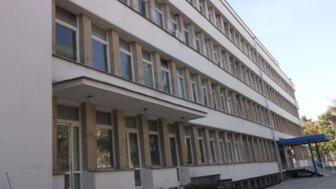 Ремонтират покрива на врачанската болница