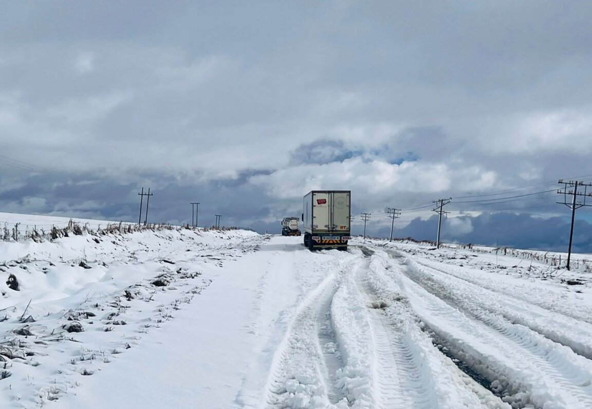 В Южна Африка магистрала N2, която води от Кейптаун до Дърбан, беше покрита със сняг.
