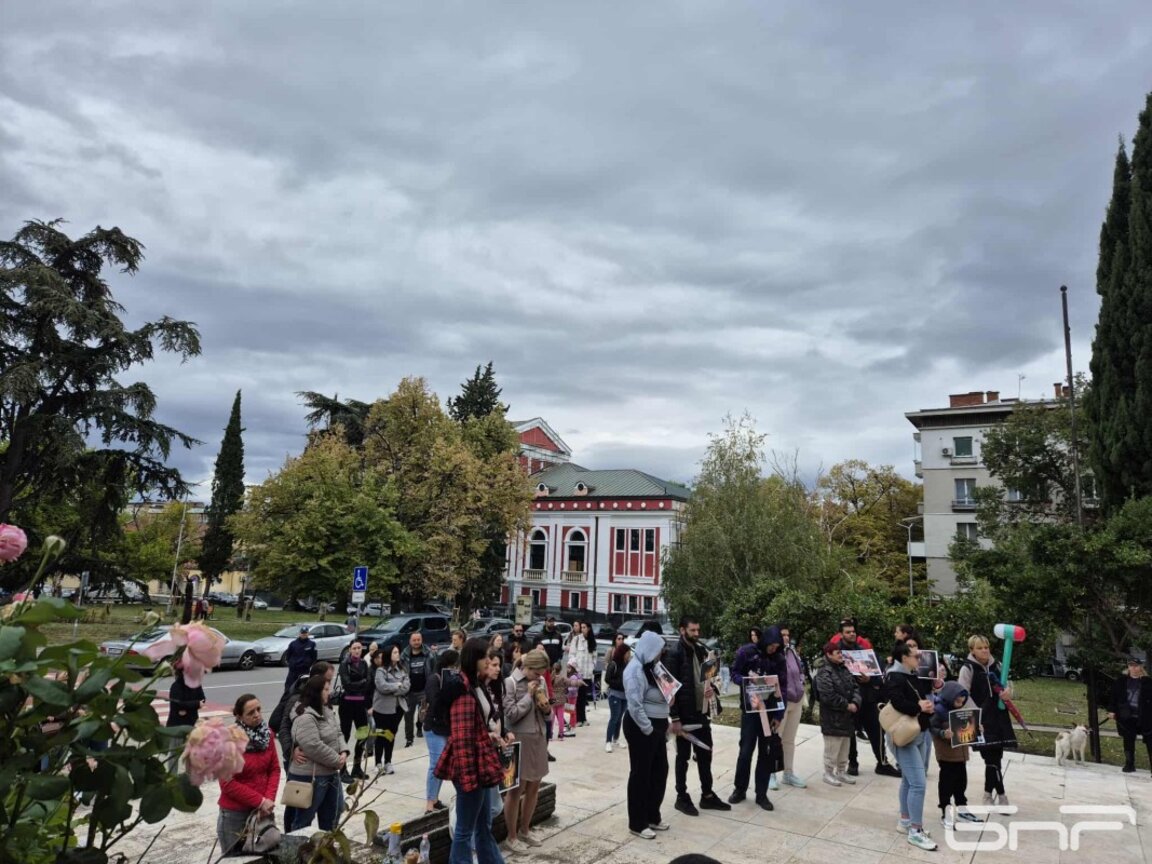 Граждани в Стара Загора протестират срещу насилието над деца