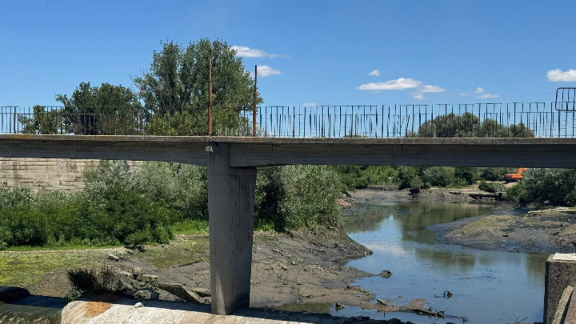 Извършва се ремонт на разделителното съоръжение на река Тунджа в Ямбол