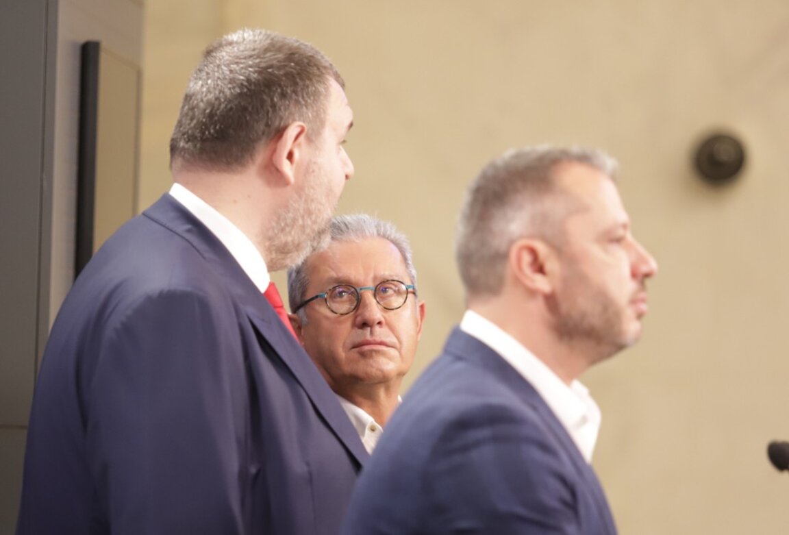 Отляво надясно - Делян Пеевски, Йордан Цонев, Делян Добрев