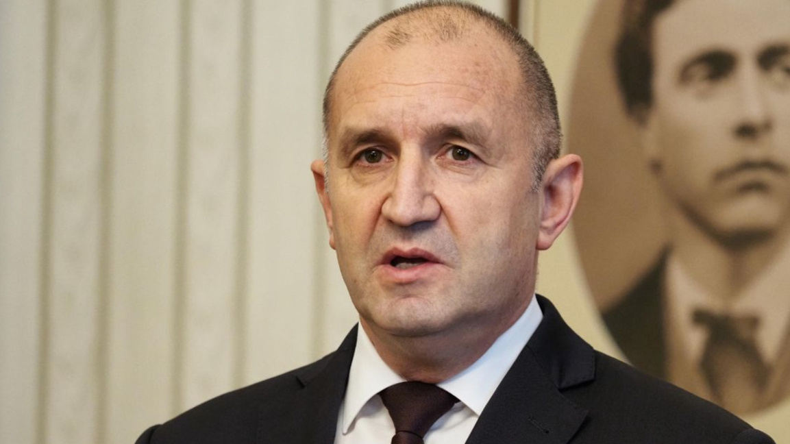 Президентът връчва 3-ия мандат утре на АПС 