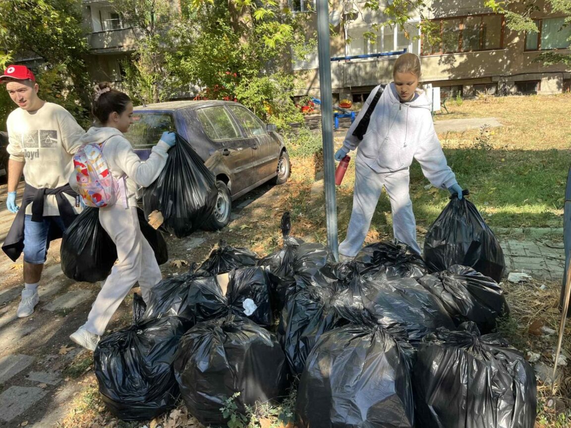 15 чувала отпадъци събраха децата на "Йовков" в кампанията „Да изчистим България“