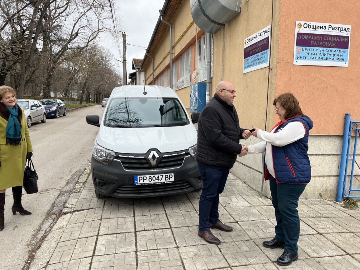 Нов автомобил за патронажа