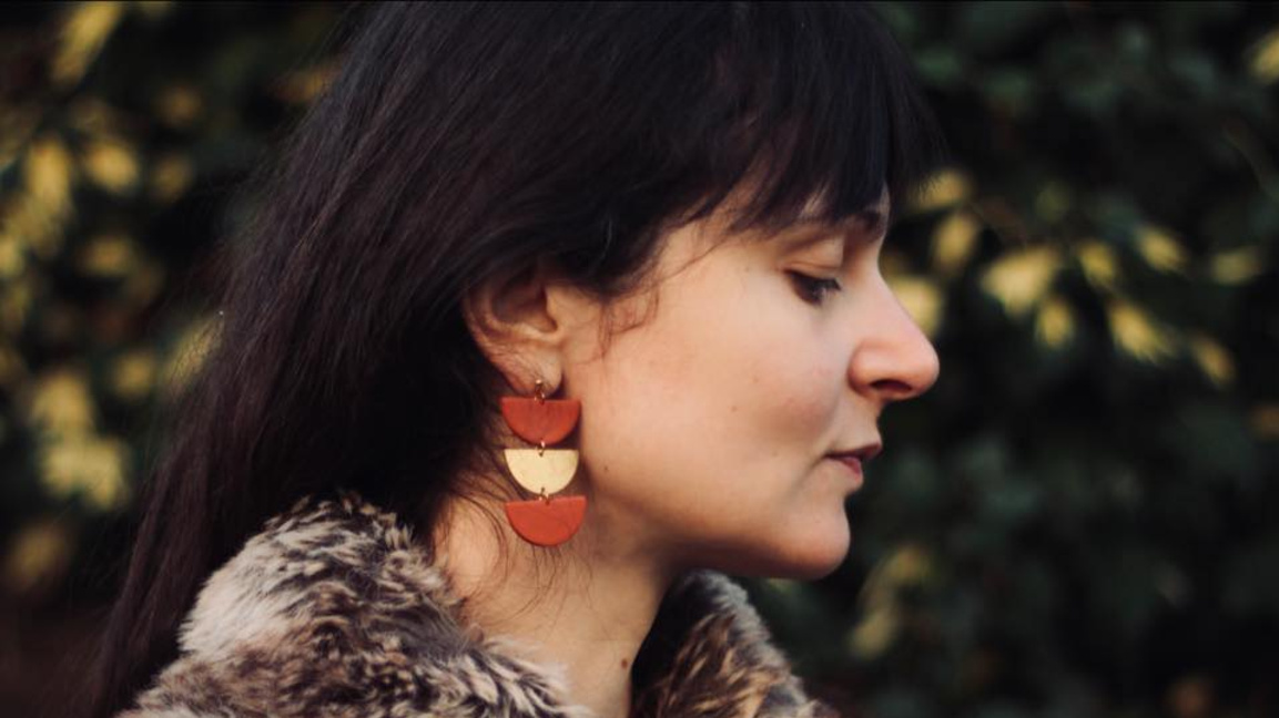 Разказвачка подреди и преведе на английски сборник с български народни приказки