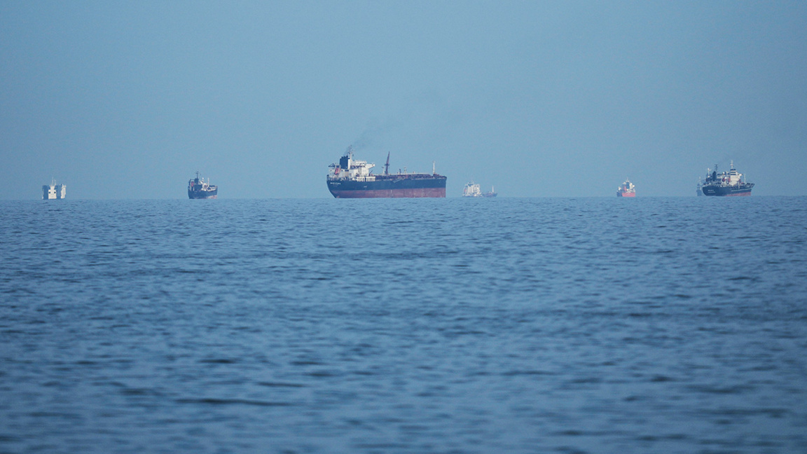 Москва вижда в блокадата на Ормузкия проток шанс да отслаби санкциите