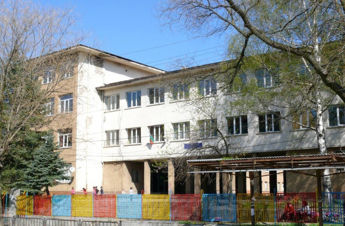 Авария в училище в Перник