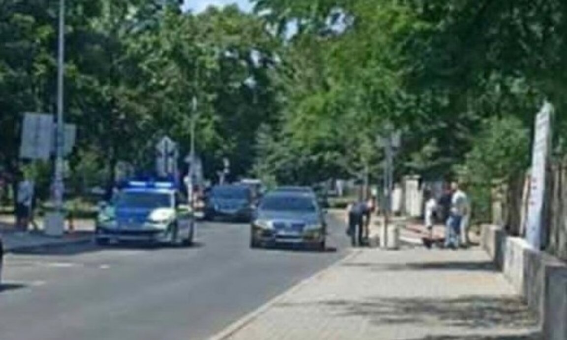 Автомобил удари тийнейджър с тротинетка до училище "Отец Паисий"