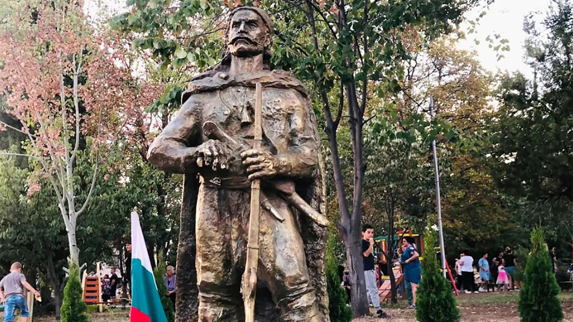 Monumenti i Voivodës Strahill në qytetin e Vetrenit