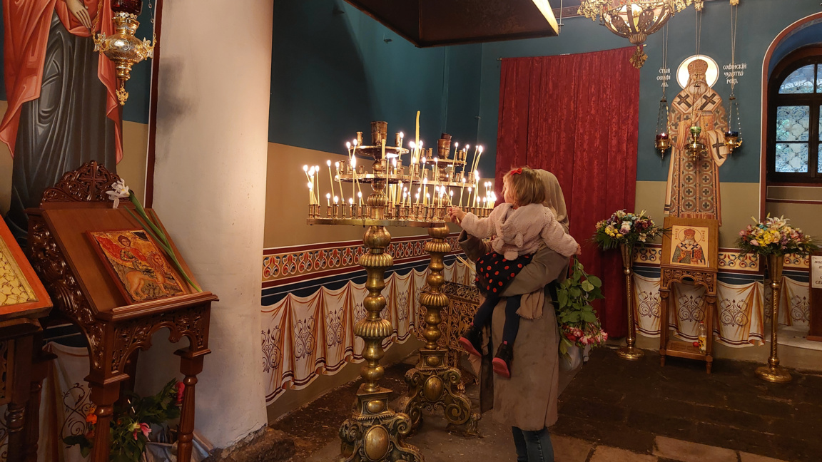 Вярващи в храм ''Св. Марина'' в Пловдив