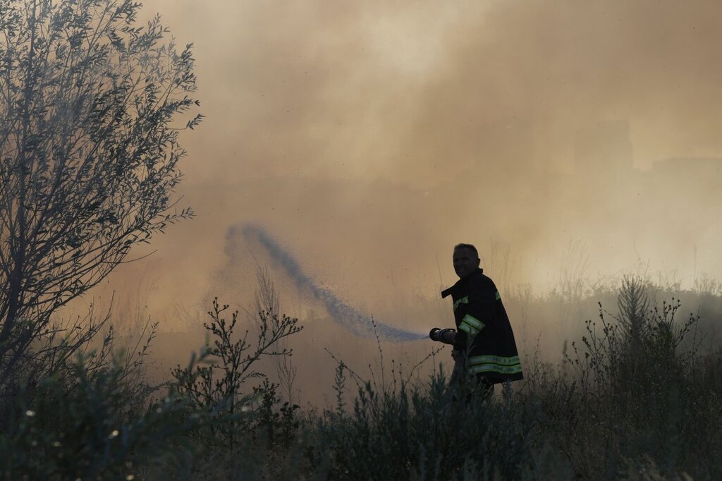 Пожарът край летището в София е овладян (обновена)