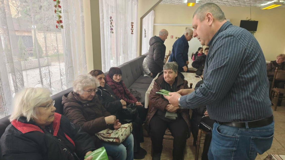 Полицаи на среща с пенсионери в Каспичан