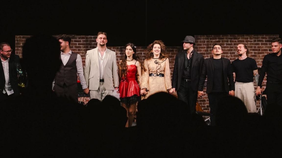 Една сцена, много роли и джаз