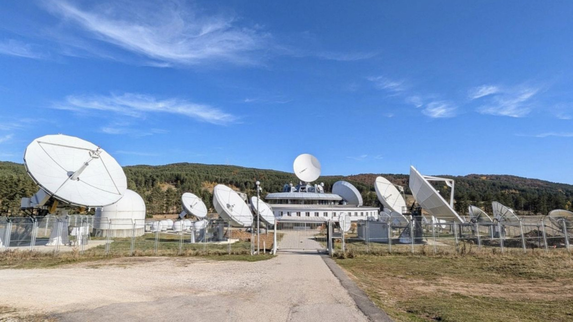 Dos alemanes, acusados de incendiar antenas de Starlink cerca de Sofía