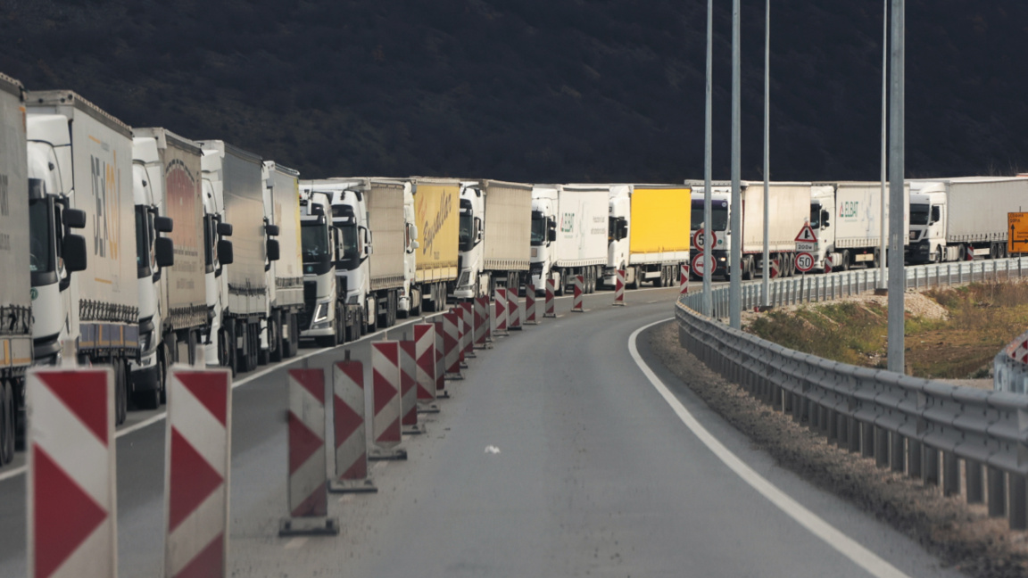 Trafic intens de camioane la principalul punct de frontieră cu Serbia