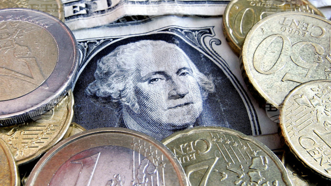 Еврото леко поскъпва спрямо основните валути