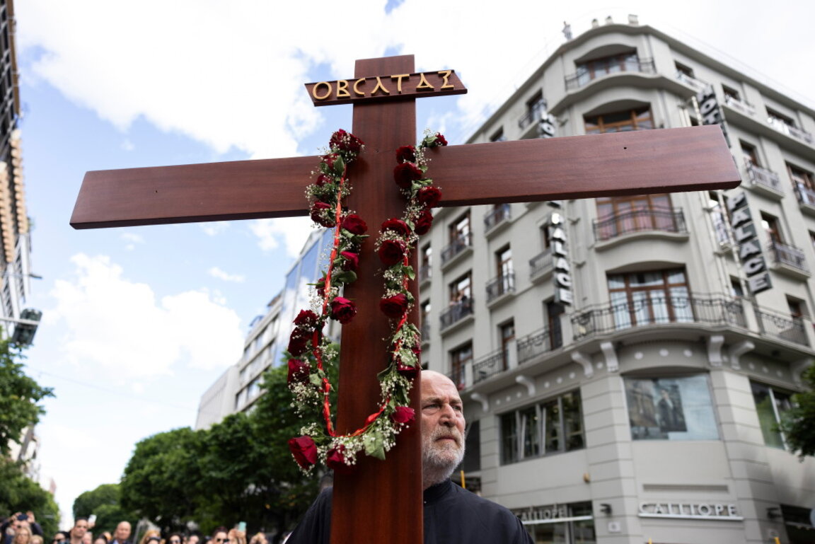 Внушителни църковни церемонии за великденските празници в Гърция