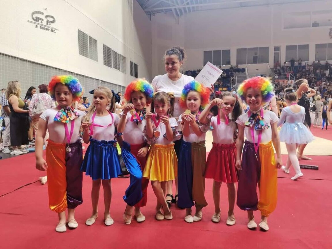 Златни медали за малки гимнастички от Мездра