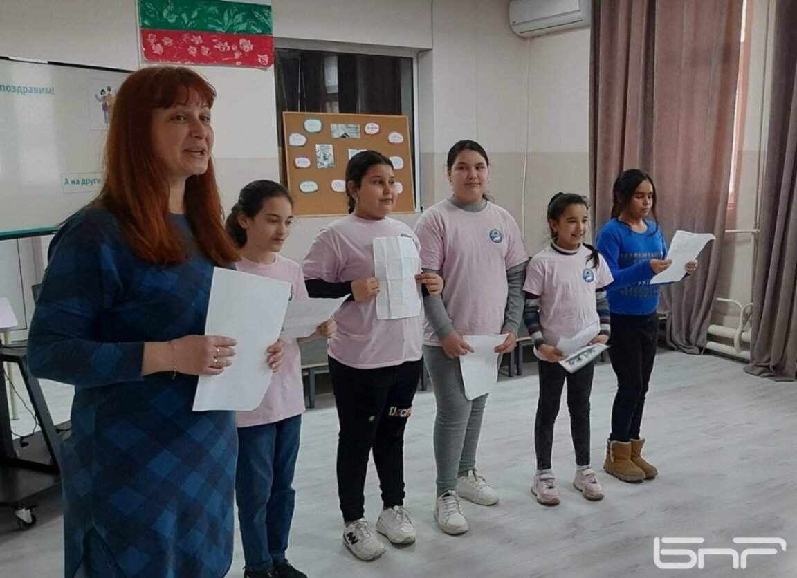 Децата от 3 клас на 75-о училище „Тодор Каблешков“ във „Факултета“ се справят и с българския, и с ромския език