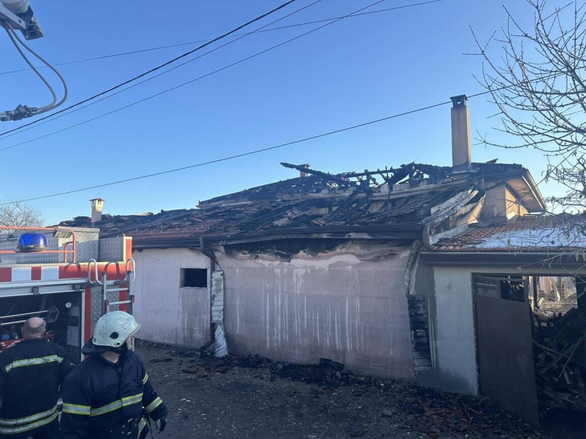 Огнеборците спасиха на косъм от взрив семейство в Скутаре