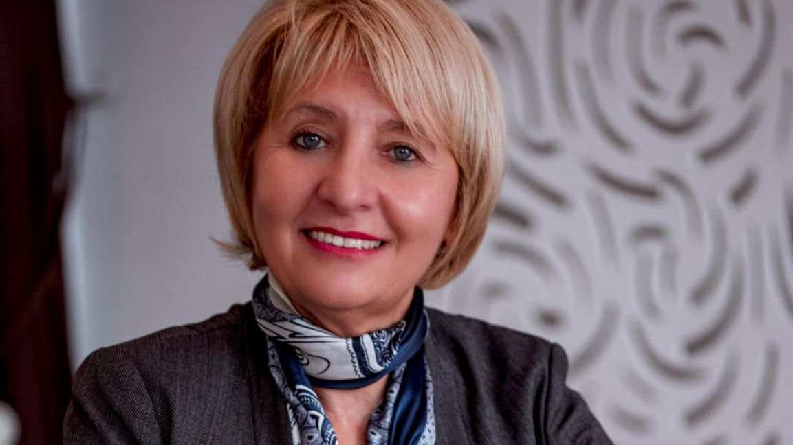 Адв. Елиза Николова