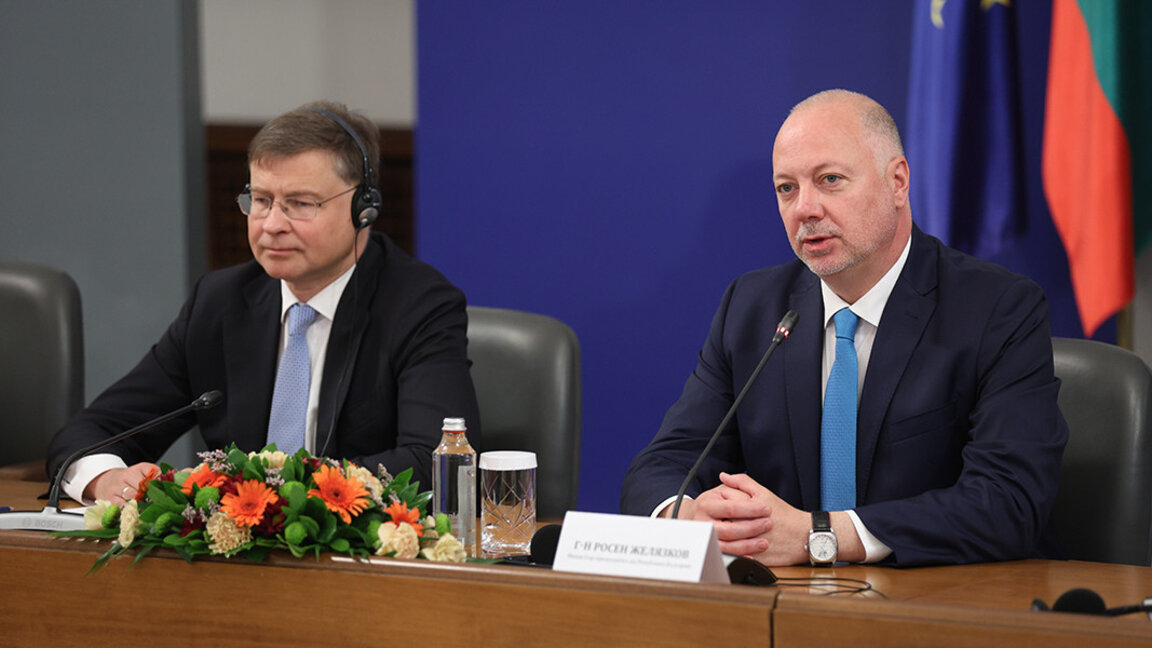 Rosen Jeliazkov: Adoptarea monedei euro nu înseamnă că renunțăm la moneda națională