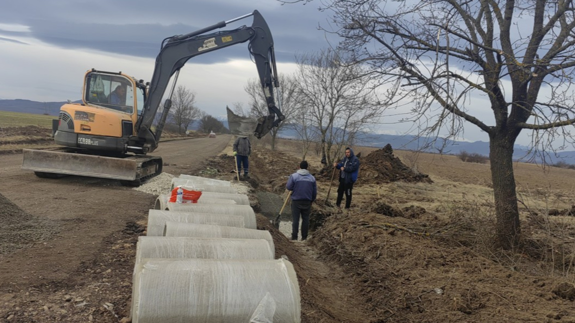 Приключва ремонтът на участък от пътя към ГКПП-Олтоманци при с. Соволяно