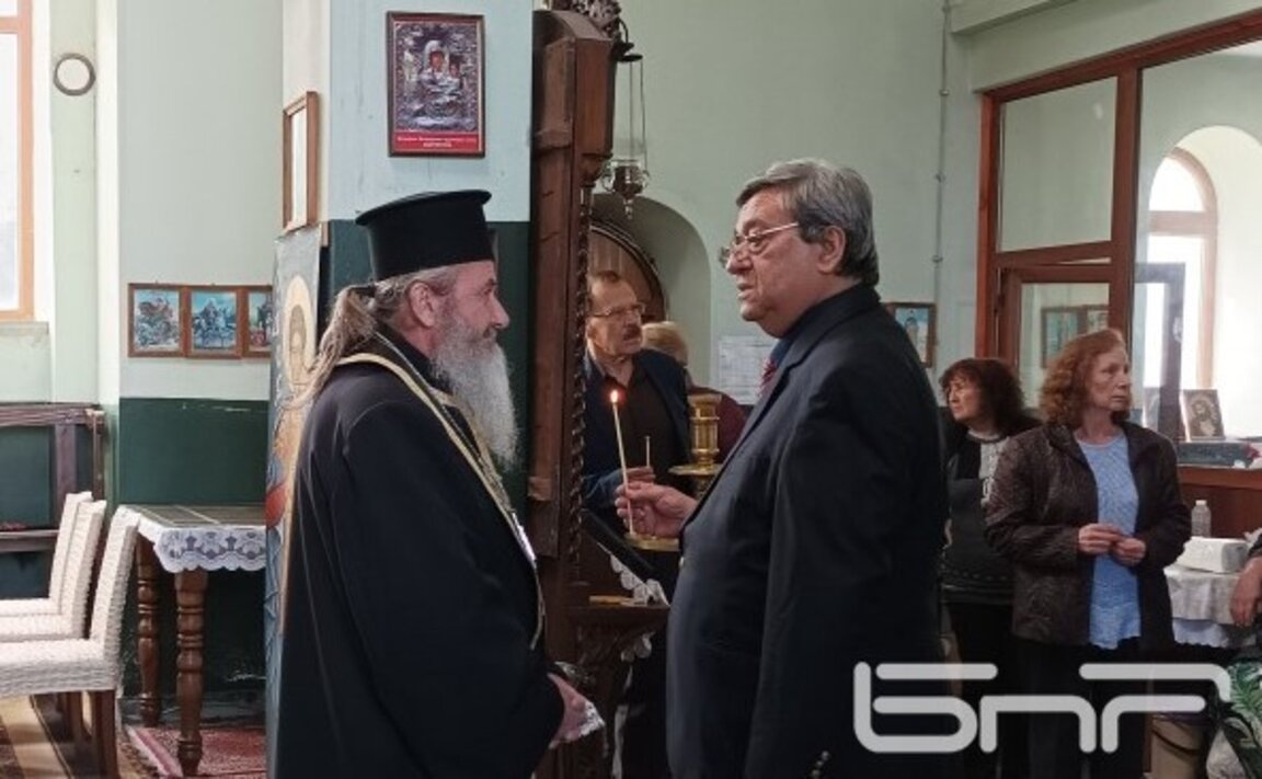 Началото на честванията поставя заупокойна молитва в църквата в Крумовград