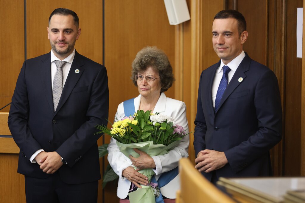 Проф. Нева Кръстева