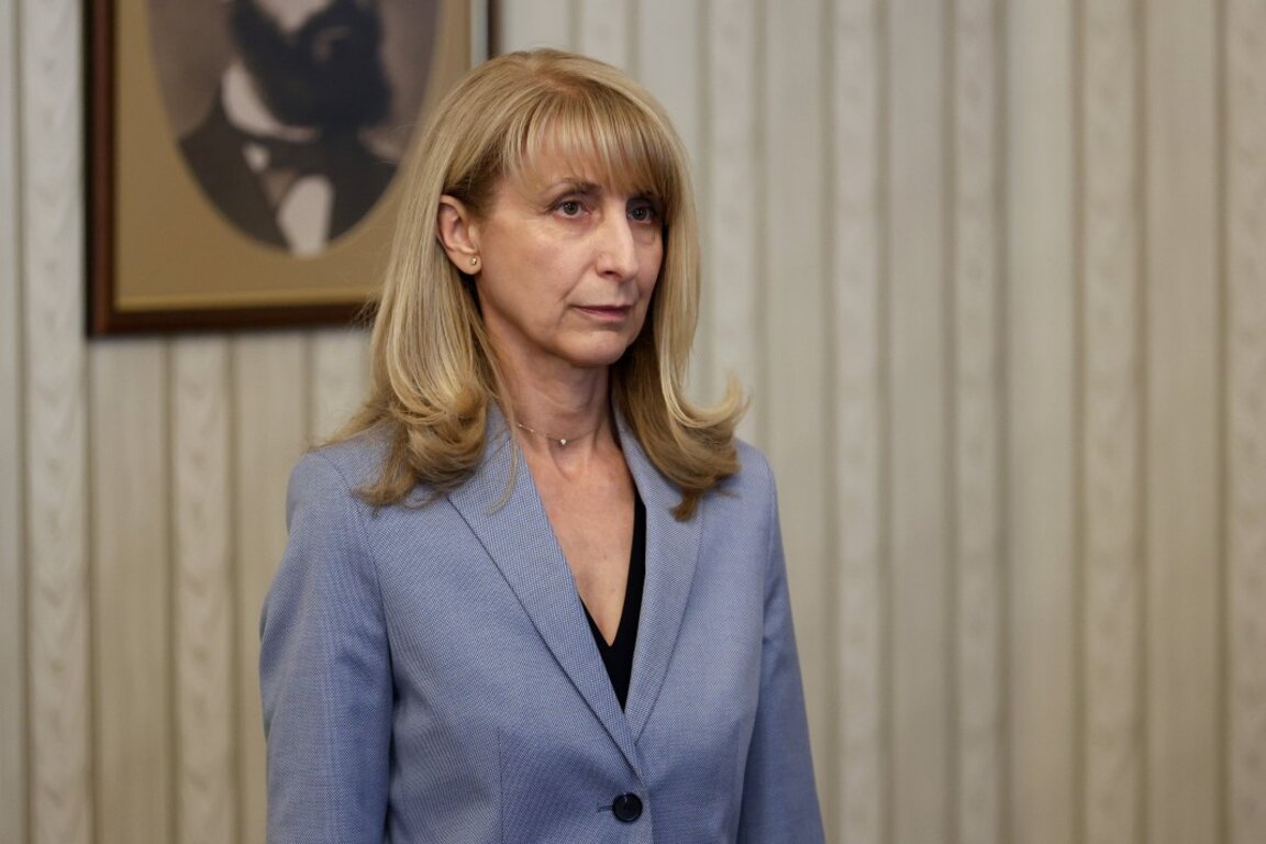 Кожарева остави голяма част от стария кабинет. Калин Стоянов - начело на МВР