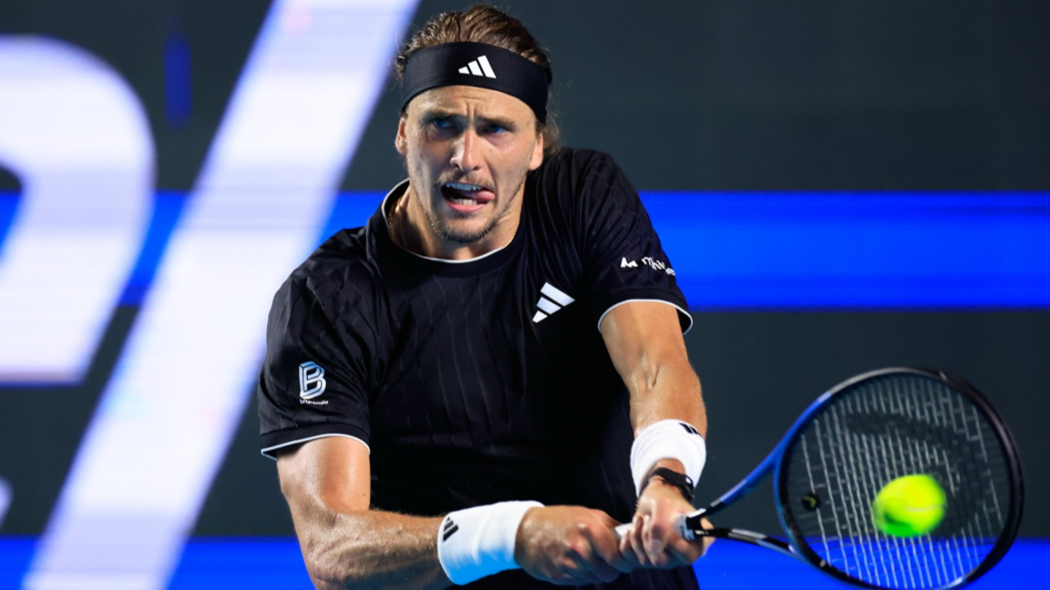 Водачът Зверев приключи в Акапулко...