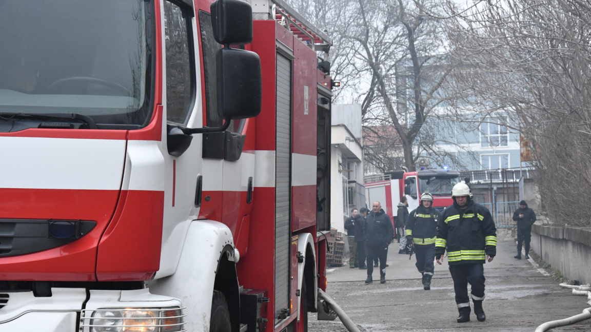 14-годишен е загинал при пожар в Сливен, пострадала е 43-годишна