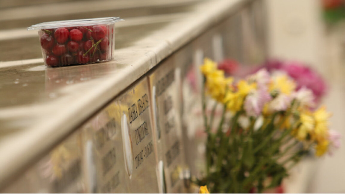 Une pensée et des cerises pour nos chers disparus...