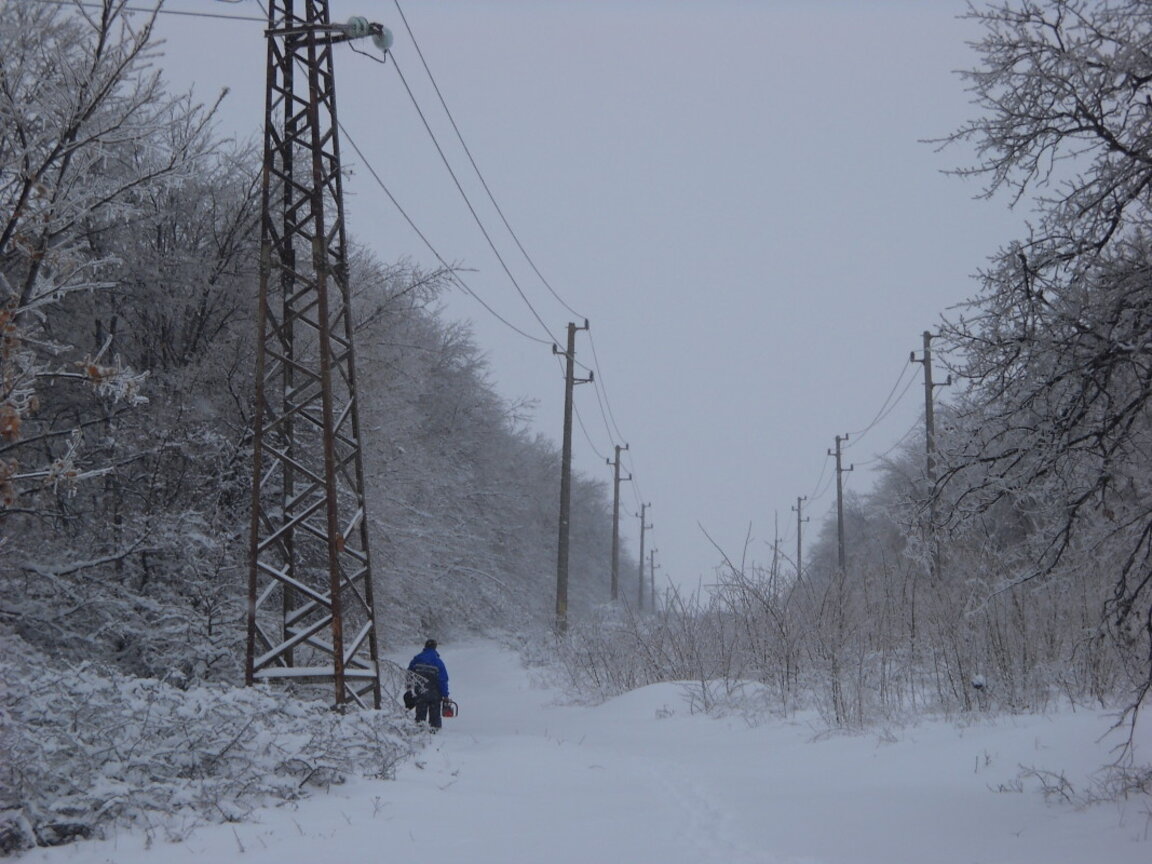 Над 200 населени места в страната са без ток