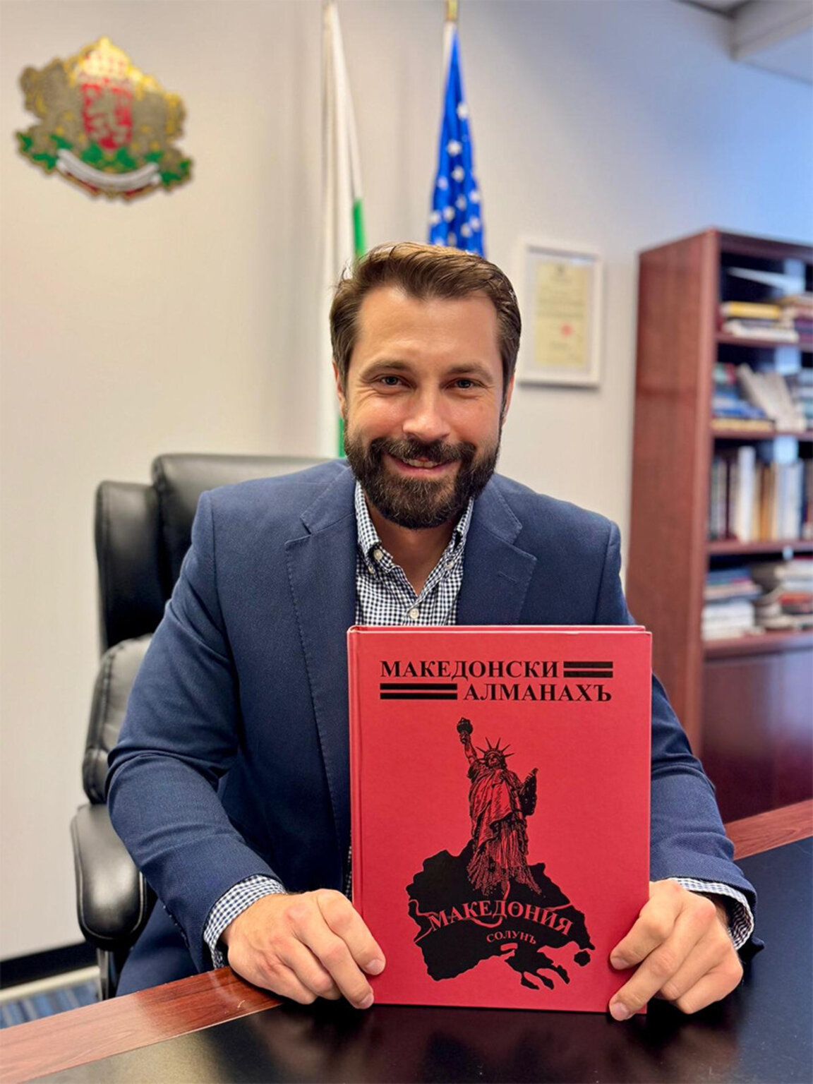В САЩ фототипно преиздадоха легендарния "Македонски алманах" на МПО