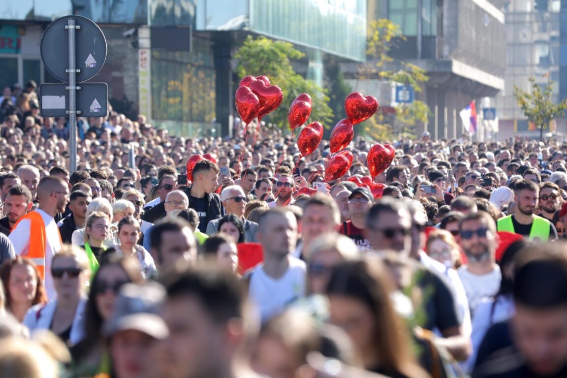 Над 140 000 души са участвали в днешния възпоменателен митинг в Нови Сад