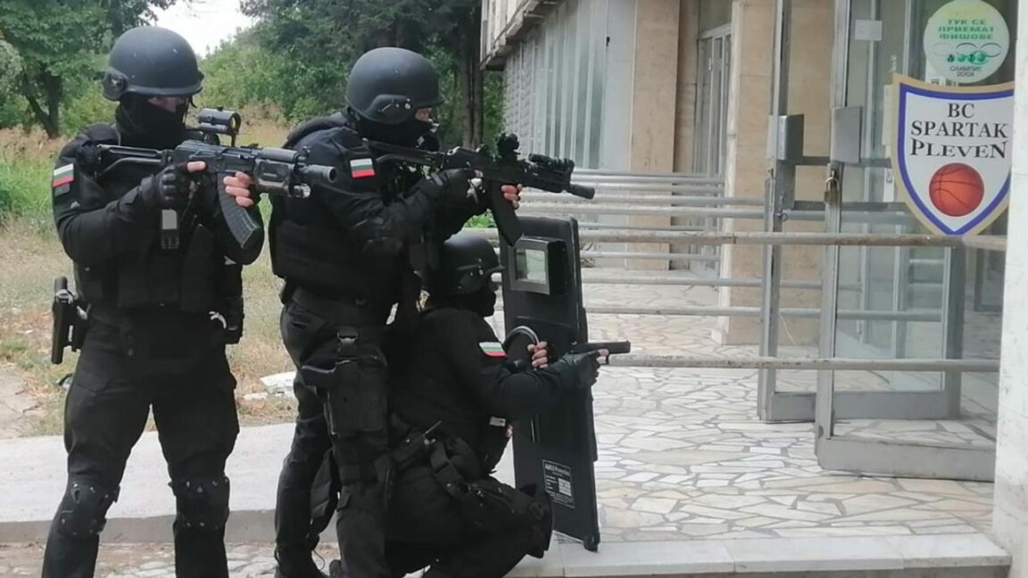 Симулация на терористичен акт по време на баскетболен мач на учение в Плевен